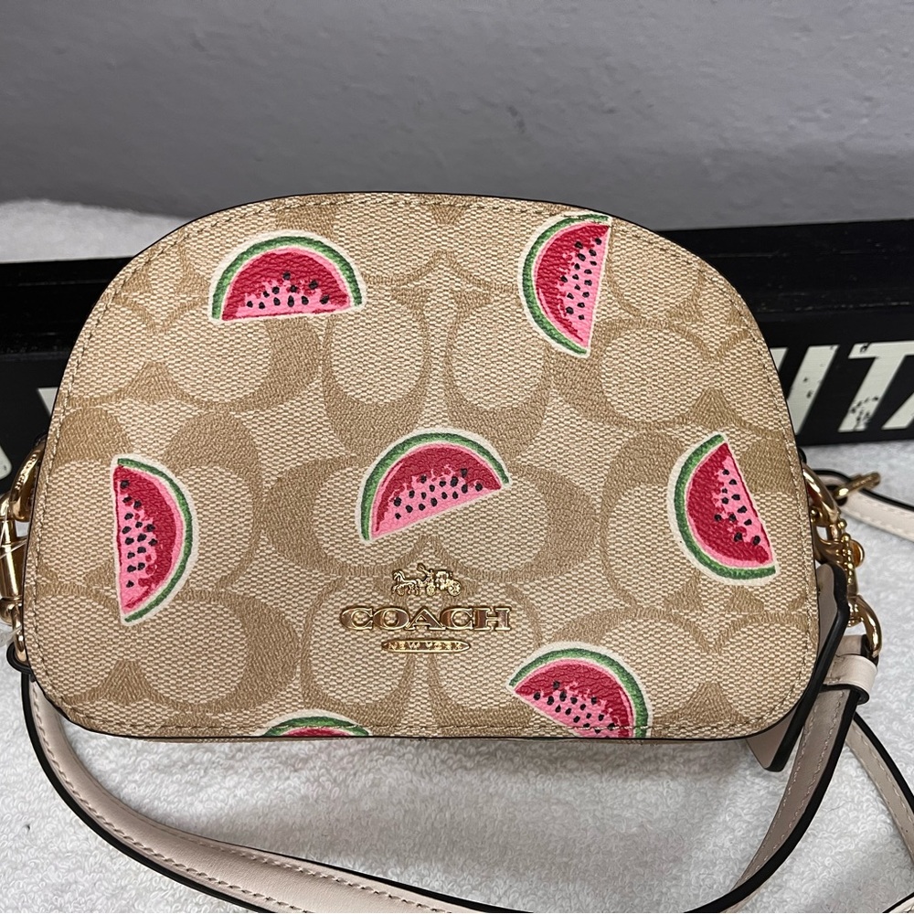 Coach Crossbody! Cute and Small🍉